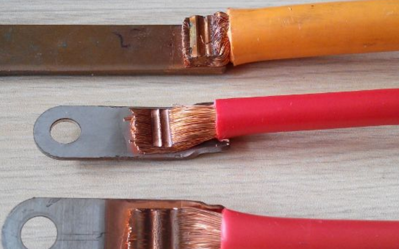  マルチストランド ハーネスと 2mm ターミナルはんだ付け